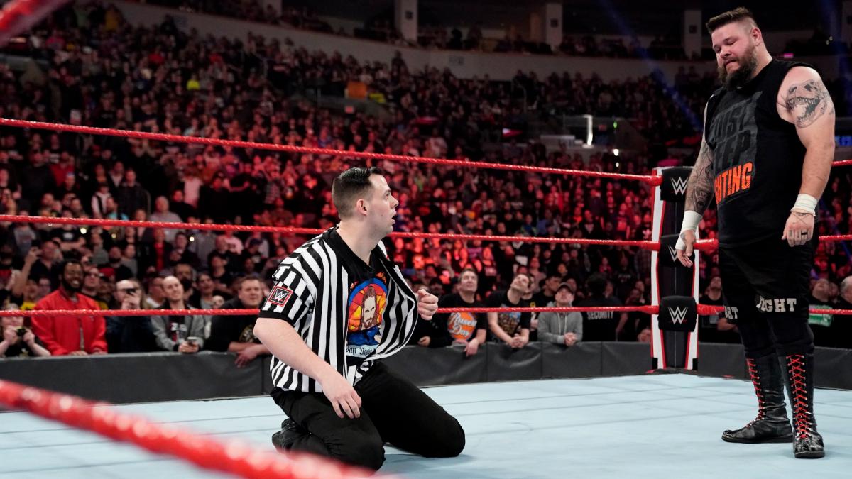 Wwe monday night raw 01.01 2024. Kevin Owens 2020. WWE 2022 Kevin Owens. WWE Franca. WWE Beat referee.