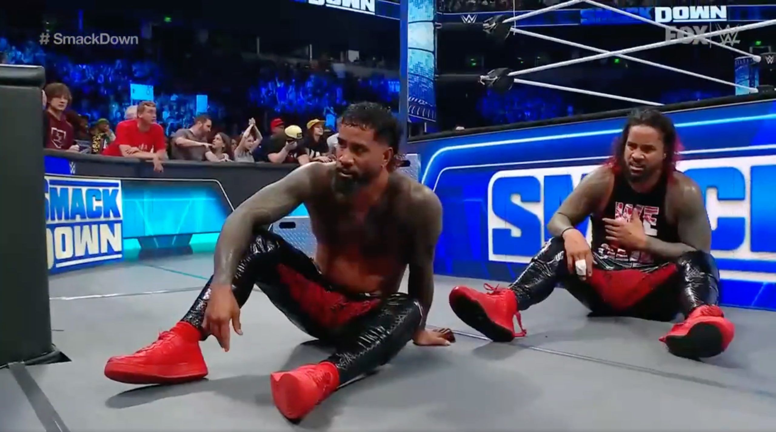 SmackDown Results: Women's Tag Titles Relinquished, Usos Lose