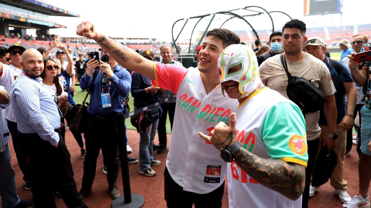 Rey Mysterio hopes UFC's Brandon Moreno steps into a WWE ring